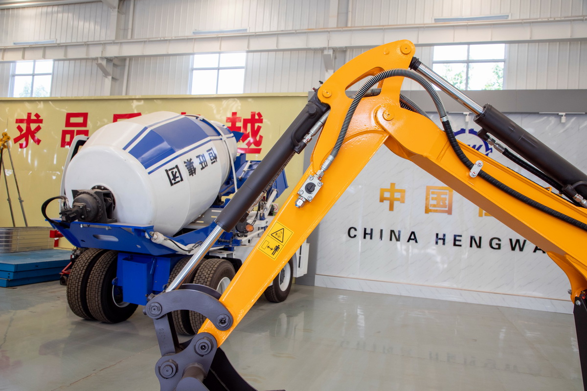 HW-18風(fēng)暴二號小型挖掘機