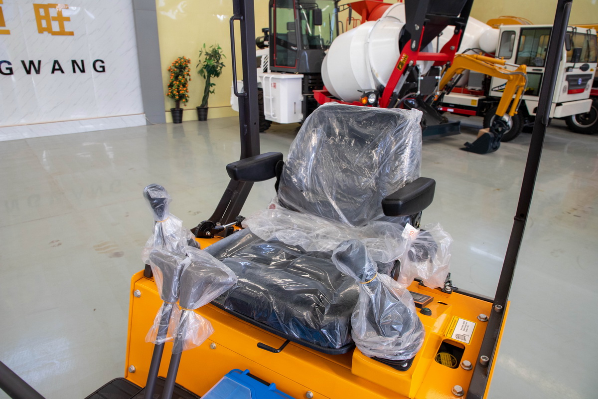 HW-18風(fēng)暴二號小型挖掘機