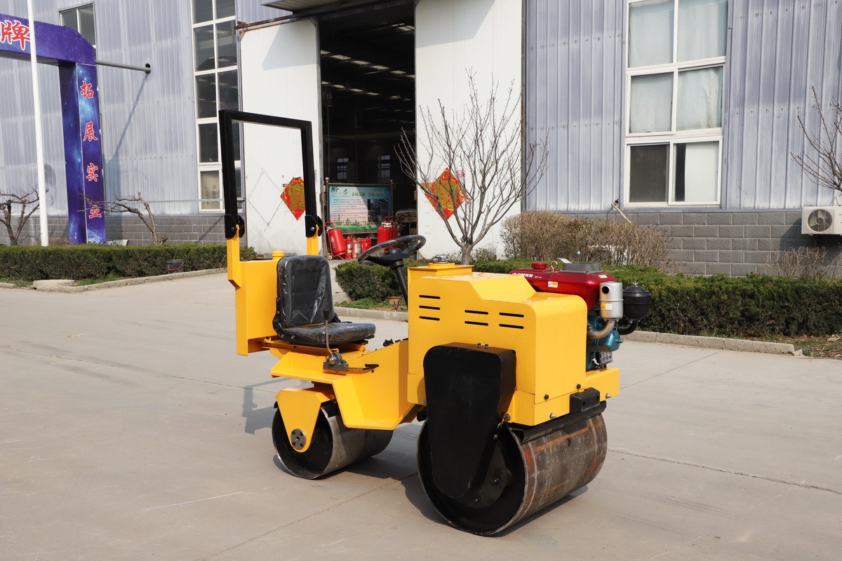 HW-850座駕式壓路機