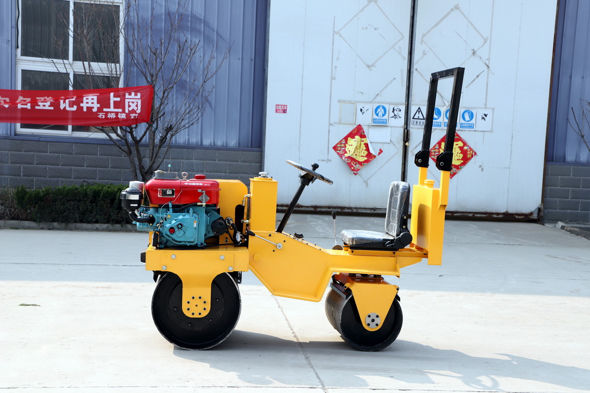 HW-850座駕式壓路機
