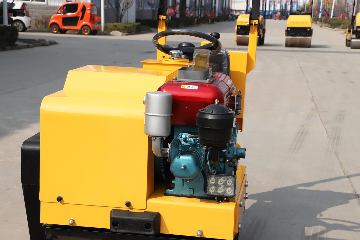 HW-850座駕式壓路機